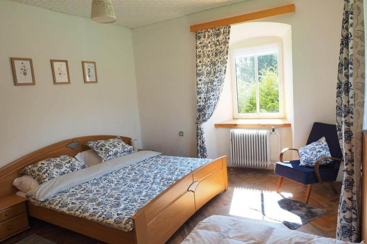 Dum U Krize Villa Броумов Екстериор снимка