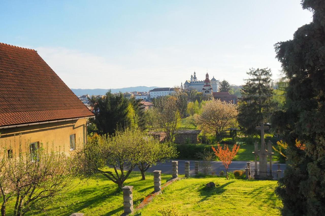 Dum U Krize Villa Броумов Екстериор снимка