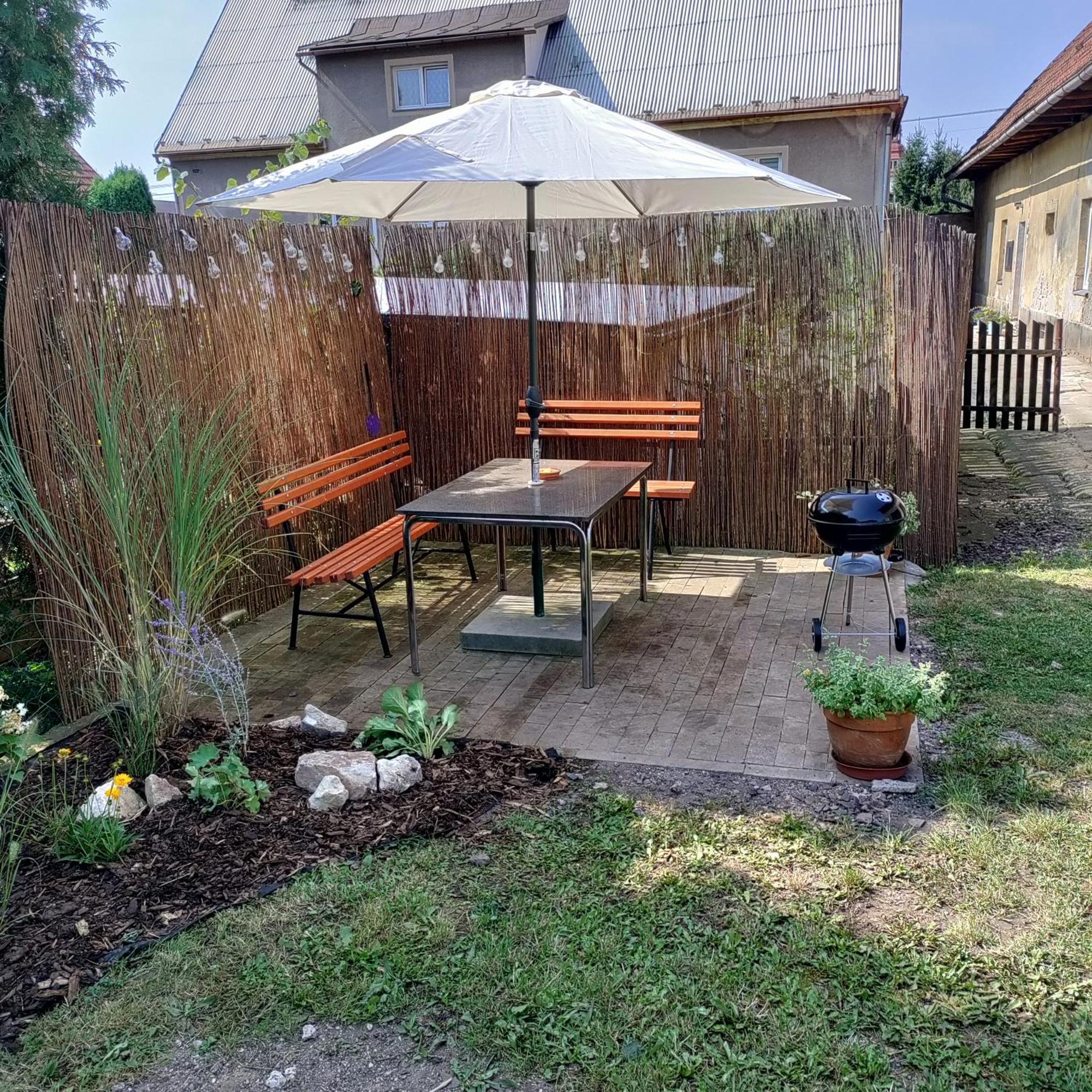 Dum U Krize Villa Броумов Екстериор снимка